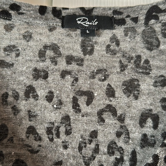 Rails Sami 100% linen charcoal leopard print long-sleeve v-neck top sz large - Picture 6 of 14